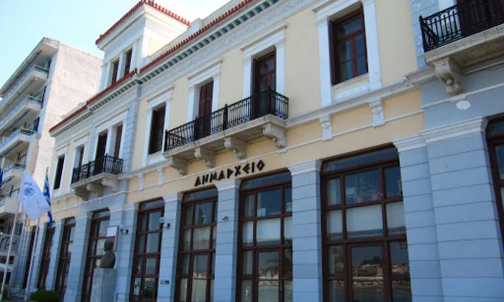 Χαλκίδα: Η Δήμαρχος έκανε πάρτι στο δημαρχείο εν μέσω πανδημίας